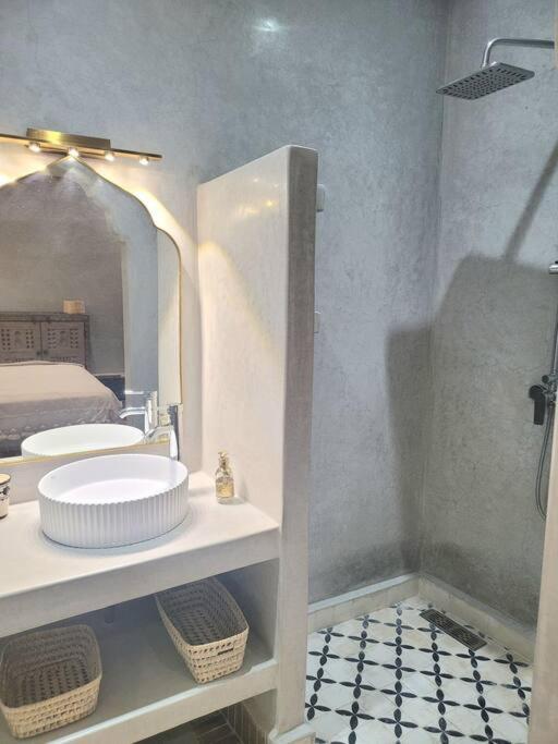 Riad Isahiac Avec Piscine En Exclusivite Marrakesh Exteriör bild