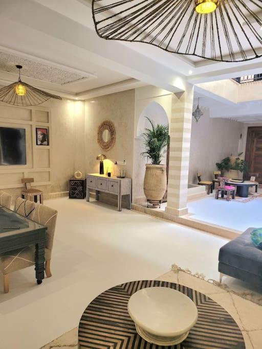 Riad Isahiac Avec Piscine En Exclusivite Marrakesh Exteriör bild