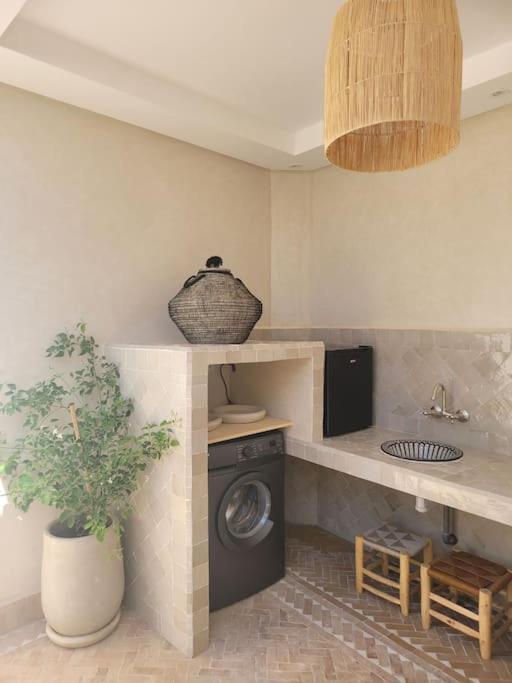 Riad Isahiac Avec Piscine En Exclusivite Marrakesh Exteriör bild