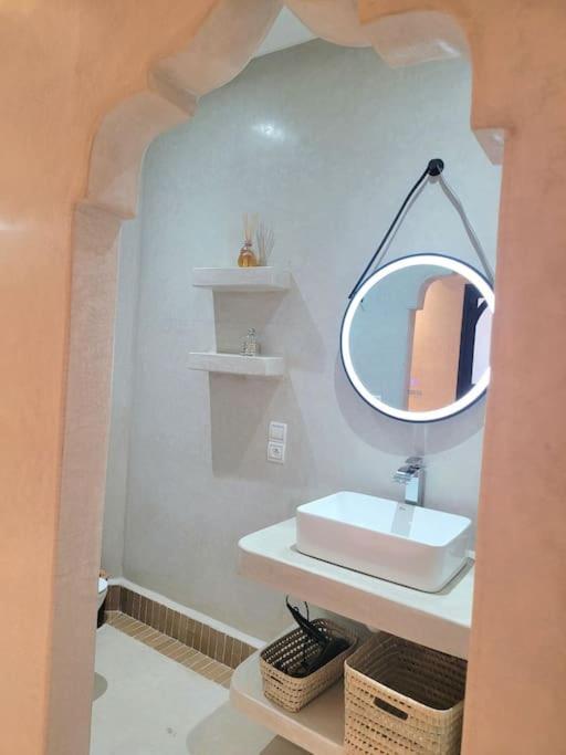 Riad Isahiac Avec Piscine En Exclusivite Marrakesh Exteriör bild